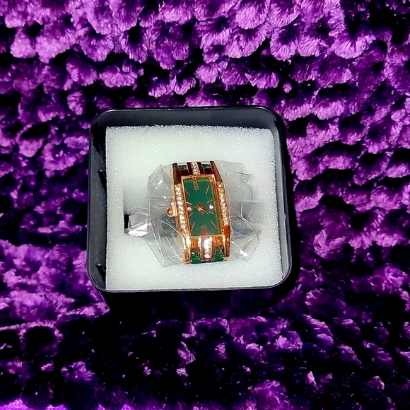 Watch - Picture 1 of 2